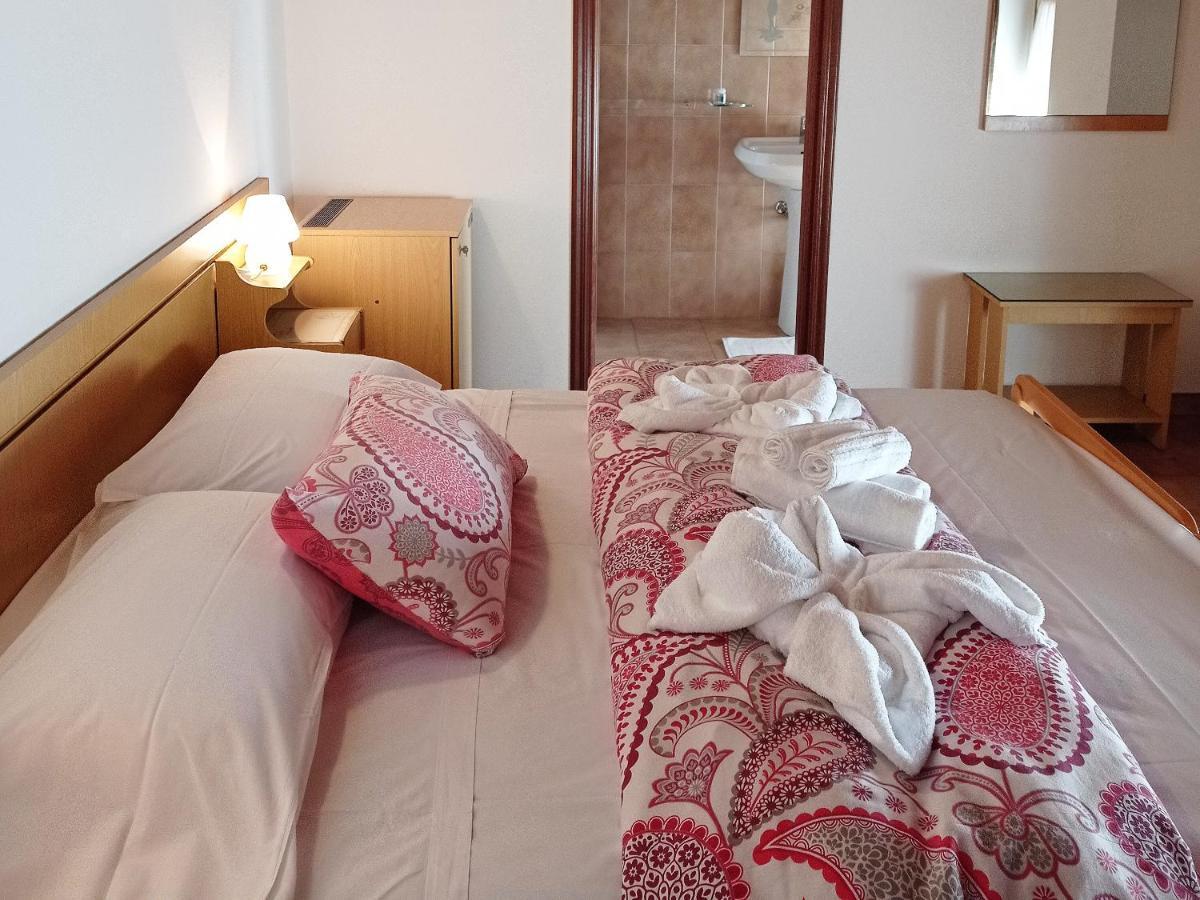 Mini hotel Quincinetto ภายนอก รูปภาพ